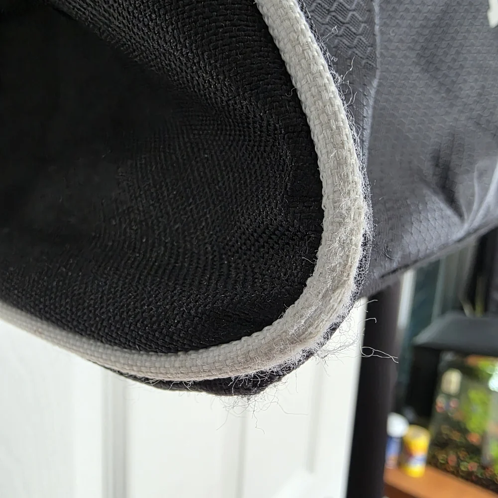 Everlast Sport Black and White Duffel Bag - Picture 4 of 4